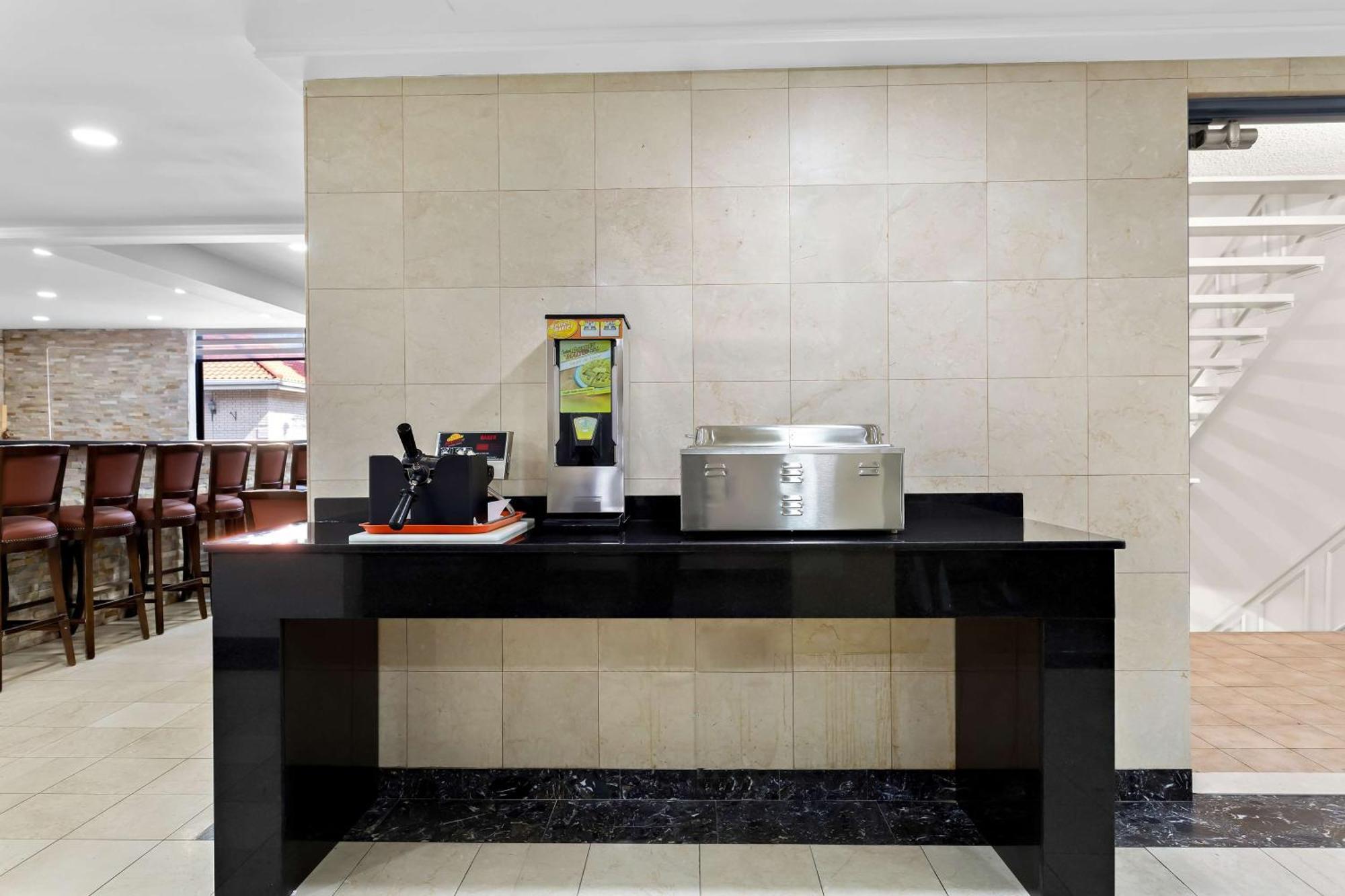 Surestay Plus By Best Western Windsor Dış mekan fotoğraf